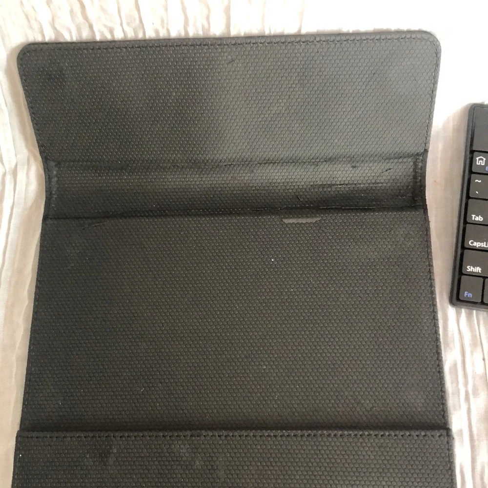 BROOKSTONE MINI TABLET black faux leather ipad blue tooth case & keyboard